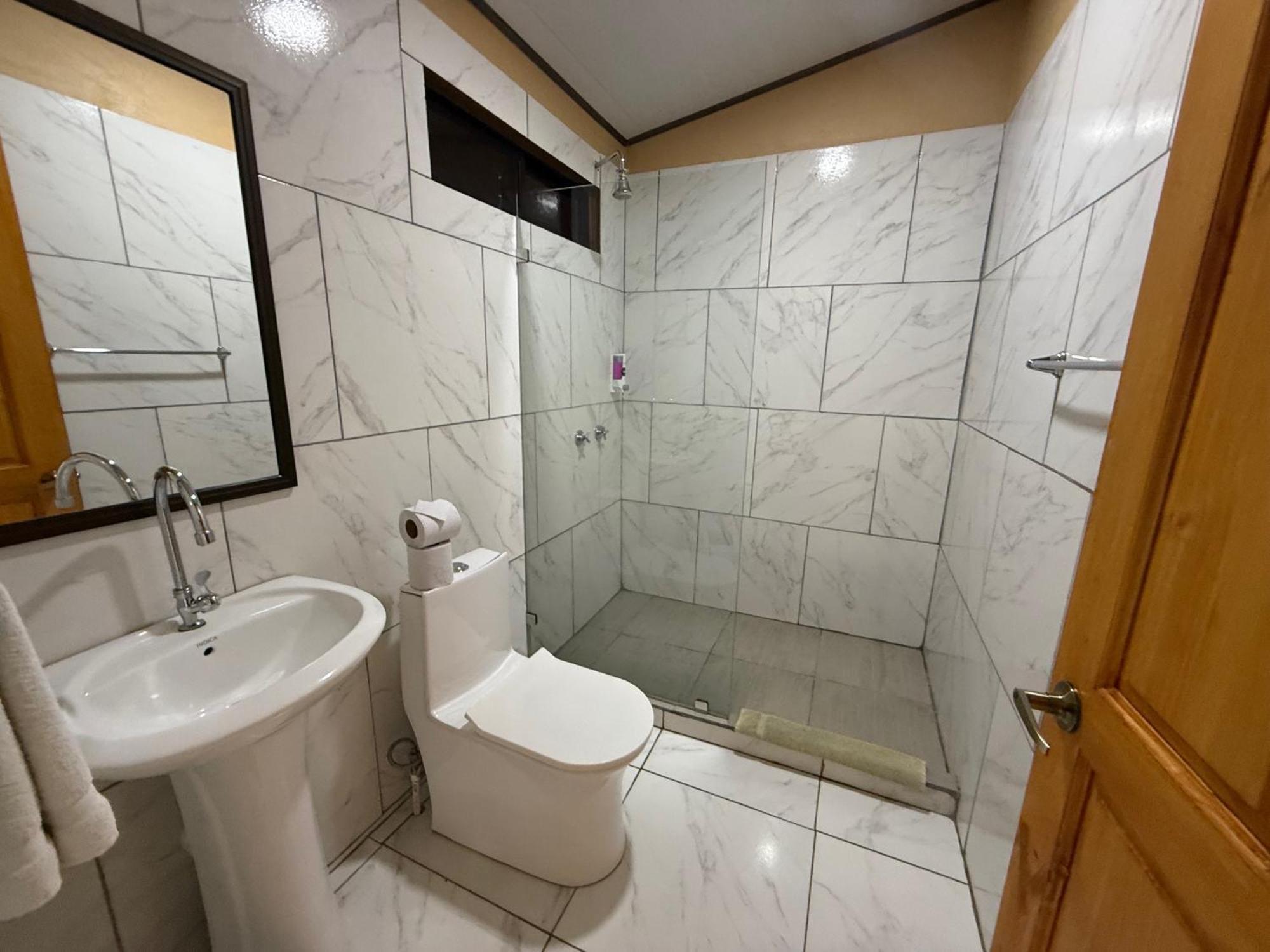 Hotel Uran Rivas Extérieur photo